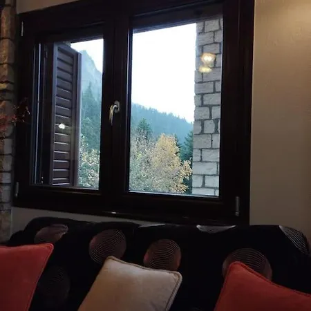 η βίλα δίπλα στο δάσος Βίλα Vlataneoi