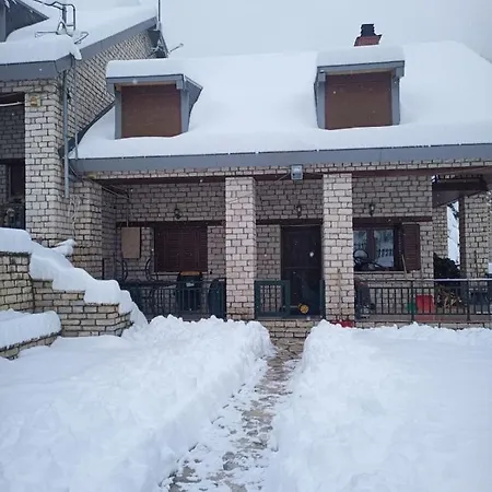 η βίλα δίπλα στο δάσος Vlataneoi